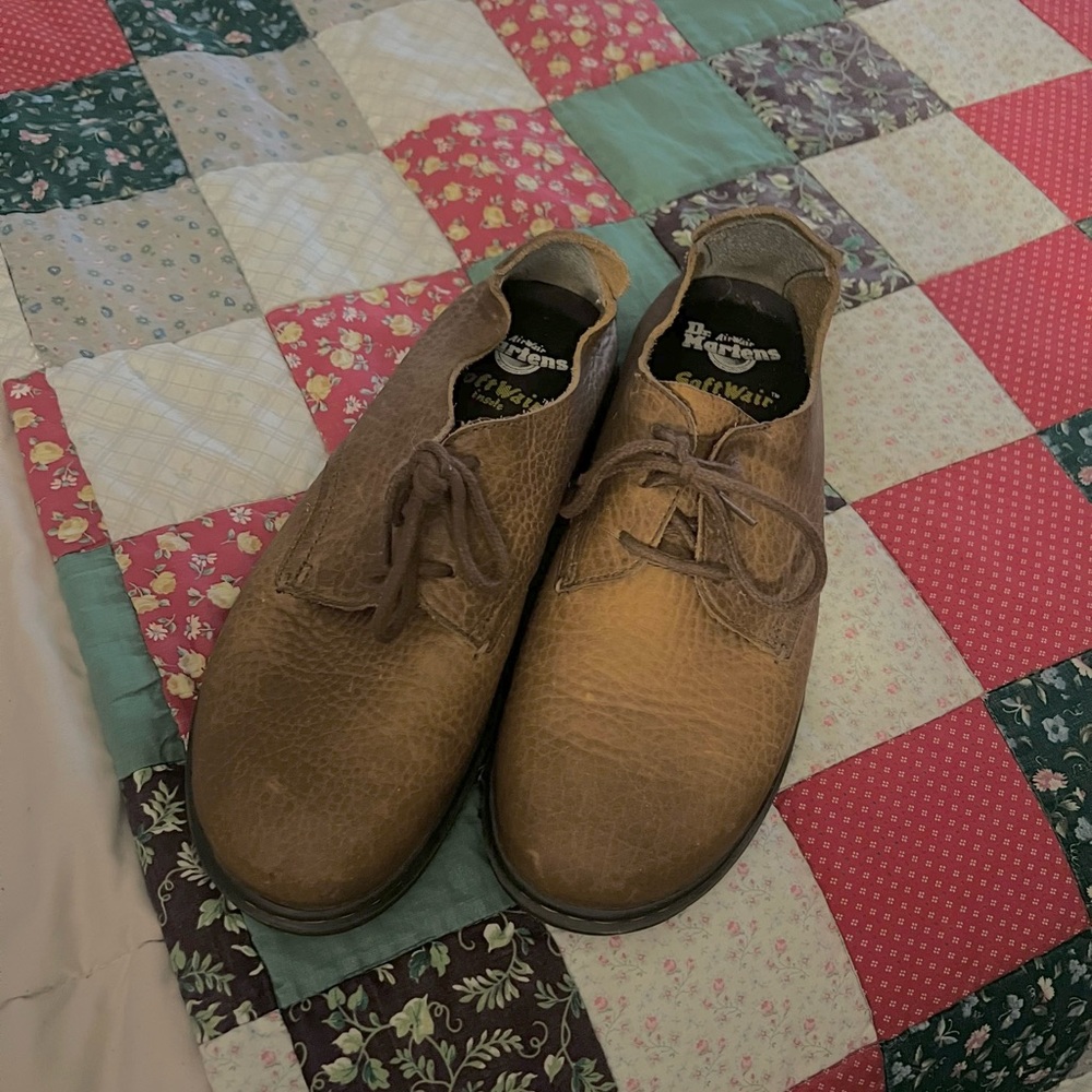 MAKE AN OFFER - DR MARTENS BEXLEY Soft Wair Leather Oxfords